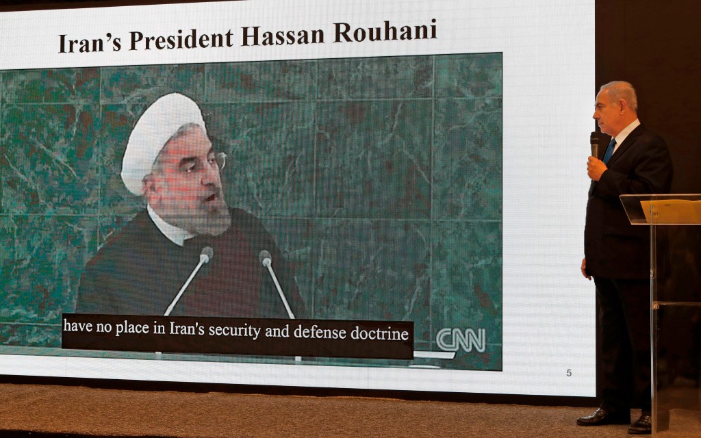 Presentación de Netanyahu en la que acusó a Irán de mentir sobre su programa nuclear. (Crédito: JACK GUEZ/AFP/Getty Images)