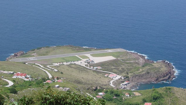La pista del aeropuerto Juancho E.Yrausquin tiene solo 400 metros de largo.