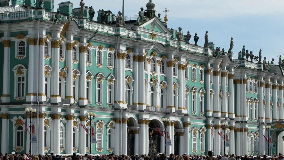 15. Museo Estatal del Hermitage, San Petersburgo: Fundado en 1764 para albergar una colección adquirida por la emperatriz rusa Catalina la Grande, este imponente museo alberga más de tres millones de obras de arte y artefactos culturales.