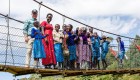 Dos héroes de CNN se unen para ayudar a una aldea en Kenya