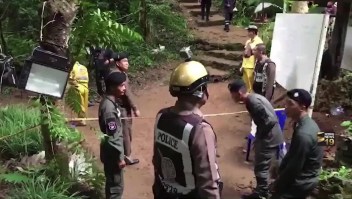 Buscan a equipo de fútbol atrapado en una cueva en Tailandia