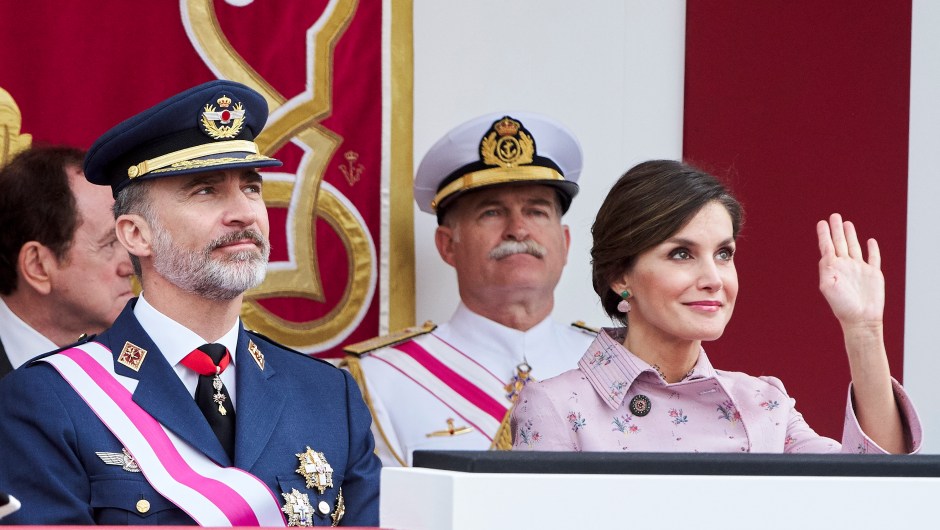 Felipe VI y Letizia, reyes de España, durante la celebración del Día de las Fuerzas Armadas, el 26 de mayo de 2018. (Crédito: Carlos Alvarez/Getty Images)