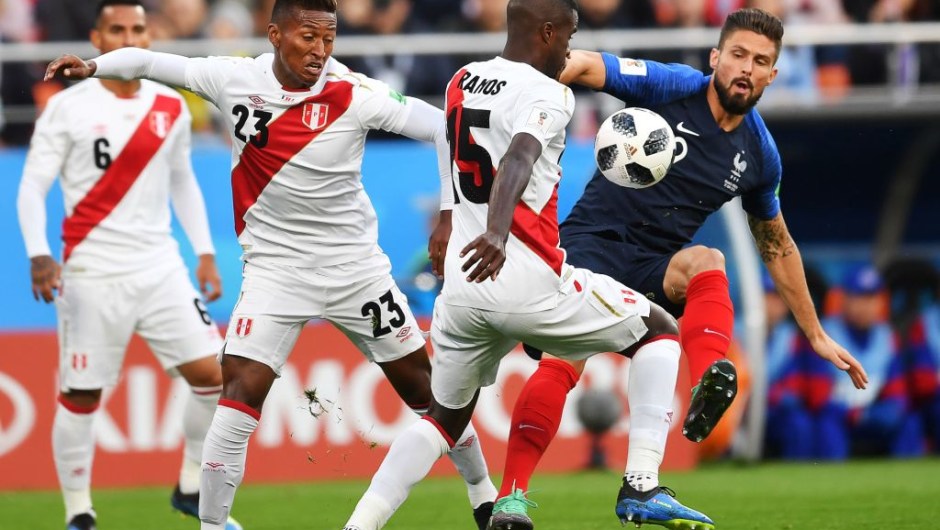 France's forward Olivier Giroud (R) compete for the ball during the Russia 2018 World Cup Group C football match between France and Peru at the Ekaterinburg Arena in Ekaterinburg on June 21, 2018. (Photo by HECTOR RETAMAL / AFP) / RESTRICTED TO EDITORIAL USE - NO MOBILE PUSH ALERTS/DOWNLOADS (Photo credit should read HECTOR RETAMAL/AFP/Getty Images)
