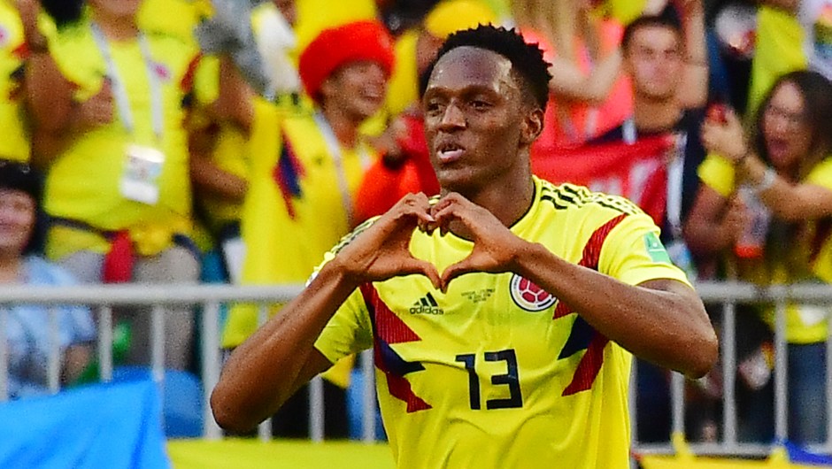 Yerry Mina de Colombia hace la forma de un corazón tras el gol en el partido contra Senegal. (Crédito: LUIS ACOSTA/AFP/Getty Images)