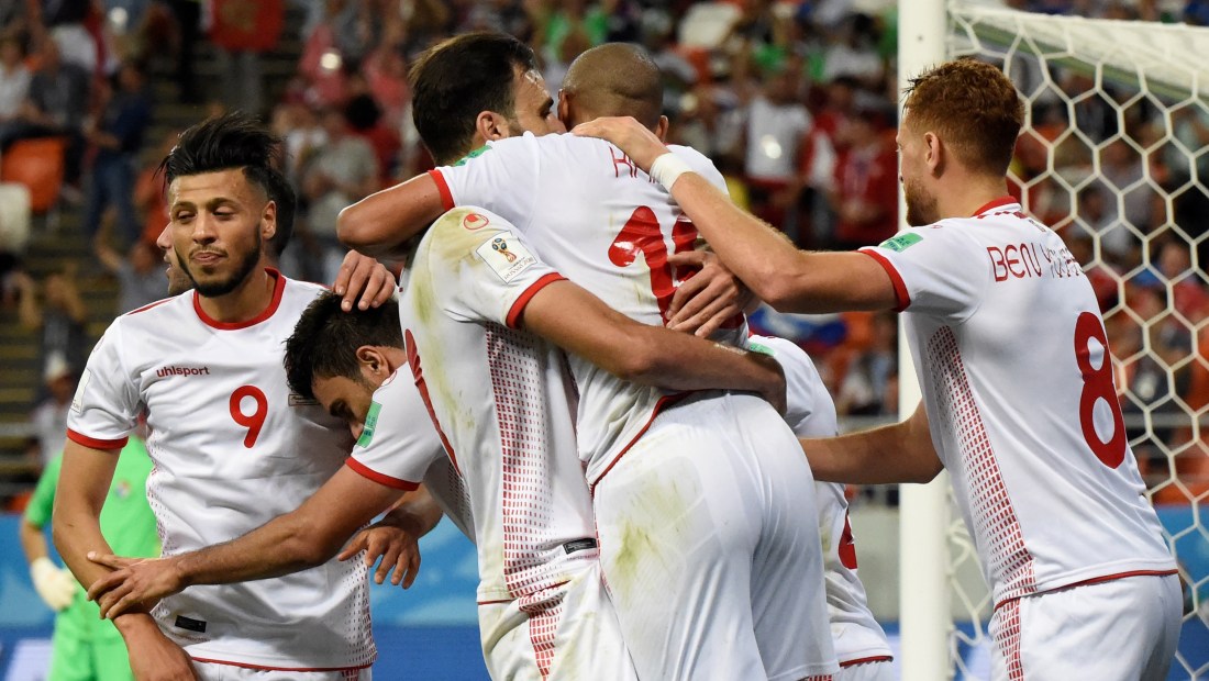 El equipo de Túnez celebra el segundo gol ante Panamá. (Crédito: JUAN BARRETO/AFP/Getty Images)