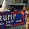 Cartel que acusa a Trump de racistaCartel que acusa a Trump de racista