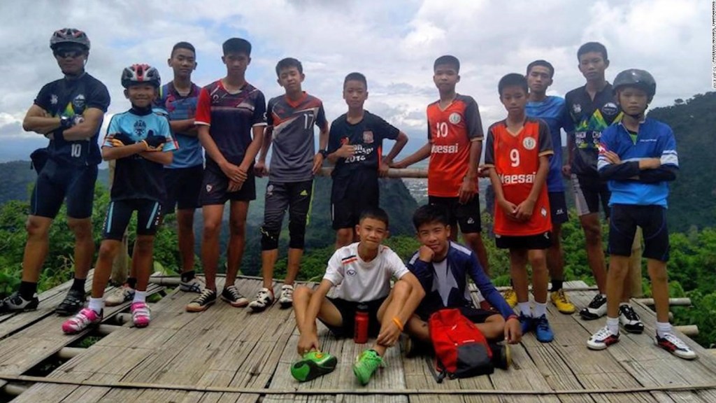#MinutoCNN: Rescatan a los 12 niños y su entrenador atrapados en cueva en Tailandia