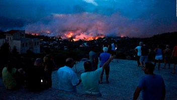 Decenas de muertos en Grecia por incendios forestales