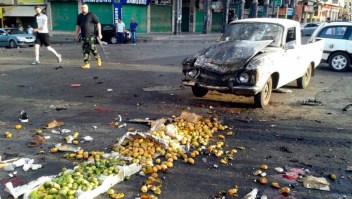 Un ataque suicida en As-Suwayda, Siria, golpeó un mercado de verduras y mató a 38 personas. (Crédito: SANA via AP)