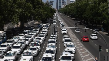 Taxistas en España contra Uber y Cabify