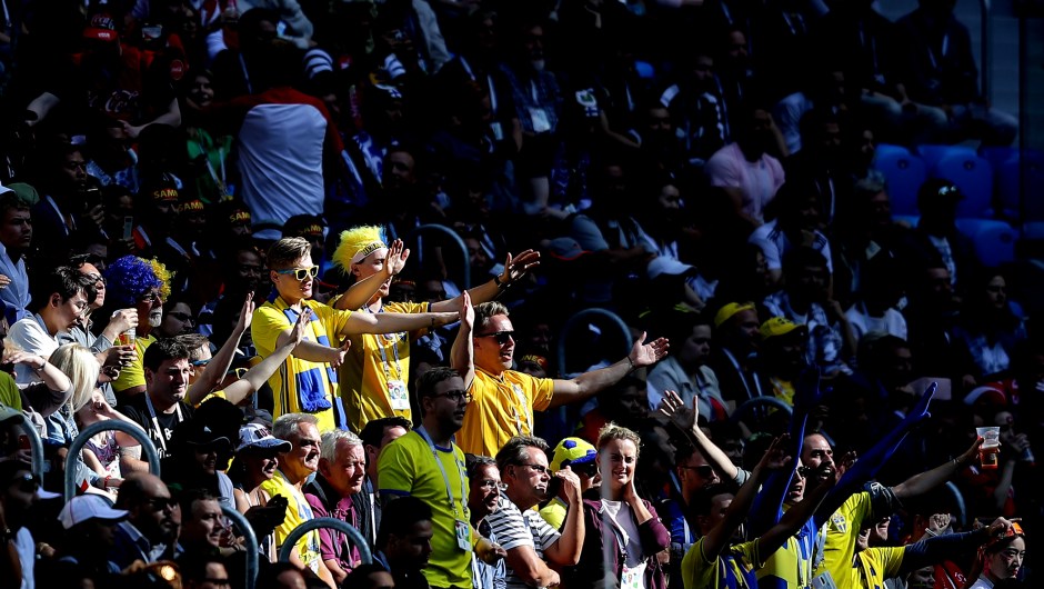 Fanáticos de Suecia muestran apoyo a su equipo en el partido contra Suiza. (Crédito: Richard Heathcote/Getty Images)