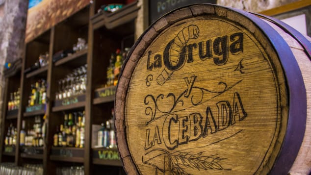 La Oruga Y La Cebada es como un pub británico con sabor mexicano.