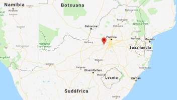 La mujer fue hallada viva en la morgue de Carletonville, en Sudáfrica. (Crédito: Google Maps)