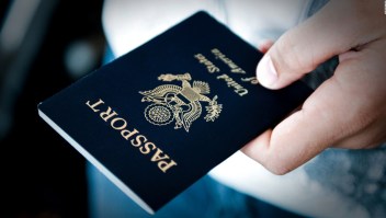 Deniegan pasaporte a hispanos nacidos en Estados Unidos