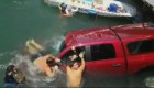 Así fue el rescate de un auto que cayó al mar