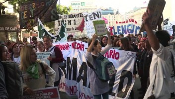 Argentina: Docentes paran para pedir aumento de salario
