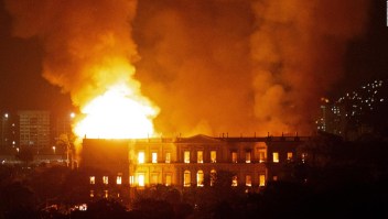 Autoridades investigan causas de incendio en museo de Brasil