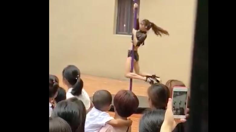 El lunes 3 de septiembre se exhibirá una actuación de baile con barra ante niños y padres en un jardín de infantes chino en Shenzhen.
