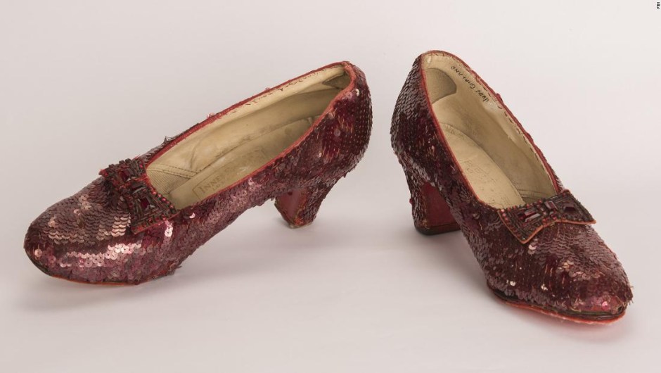 Los zapatos rojos de Dorothy en 'El Mago de Oz' fueron encontrados este verano, según el FBI.