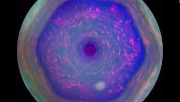 ¿Qué es ese hexágono "extraño" en Saturno?