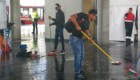 "¡A limpiar!": así sancionan a 'colados' de Transmilenio en Bogotá