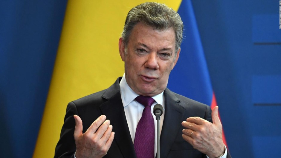 Una mujer insultó a Juan Manuel Santos en un avión