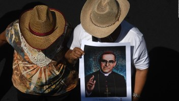 Salvadoreños recuerdan a Óscar Arnufo Romero como un mártir y un guia espiritual
