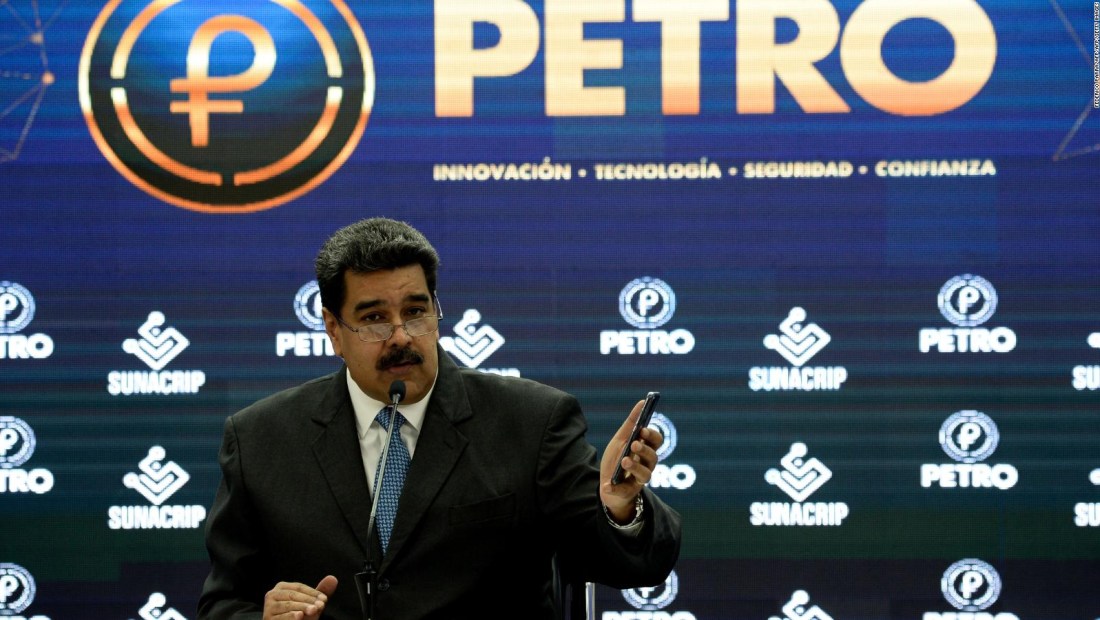 ¿Se está quedando sin efectivo Maduro al pagar los aguinaldos en Petro?