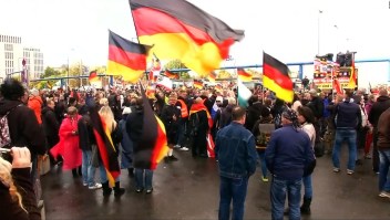 Simpatizantes de extrema derecha se manifiestan en Berlín