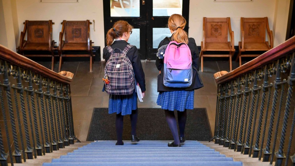 Una tercera parte de las alumnas en Reino Unido son acusadas sexualmente cuando llevan uniforme, según la investigación de la organización benéfica infantil Plan International UK.