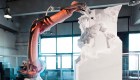 Robots industriales recrean esculturas clásicas