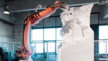 Robots industriales recrean esculturas clásicas