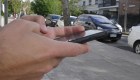 Uruguay busca prohibir uso del celular al cruzar la calle