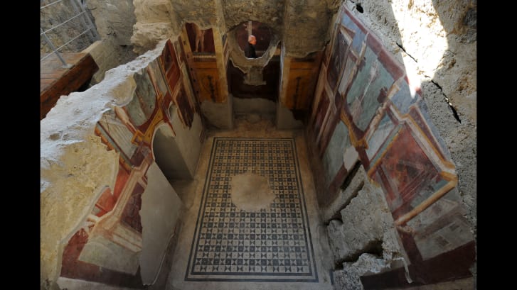 Frescos en el Criptoporticus Domus en el sitio de patrimonio de la ONU de Pompeya. (Crédito: MARIO LAPORTA / AFP / Getty Images)