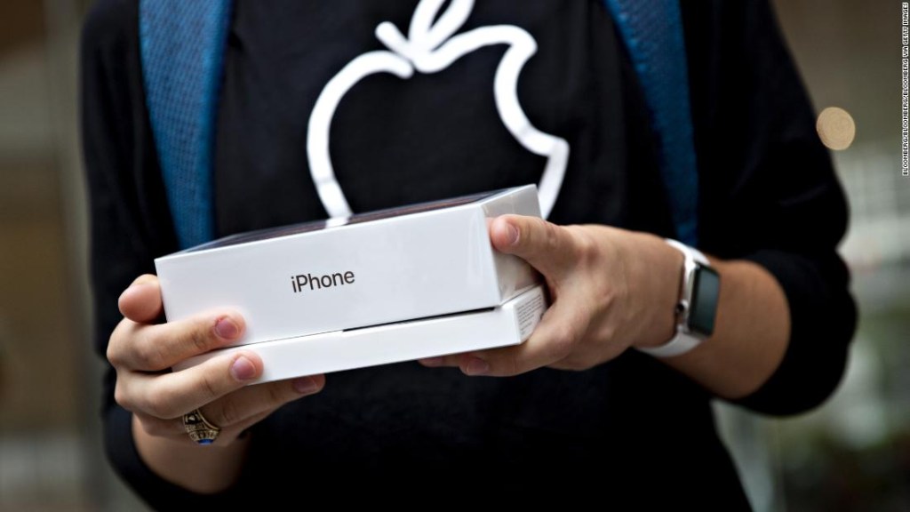 Cada vez menos personas compran iPhone, y eso es un problema para Apple. (Crédito: Daniel Acker/Bloomberg)