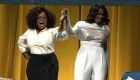 Michelle Obama comienza gira de libro con Oprah