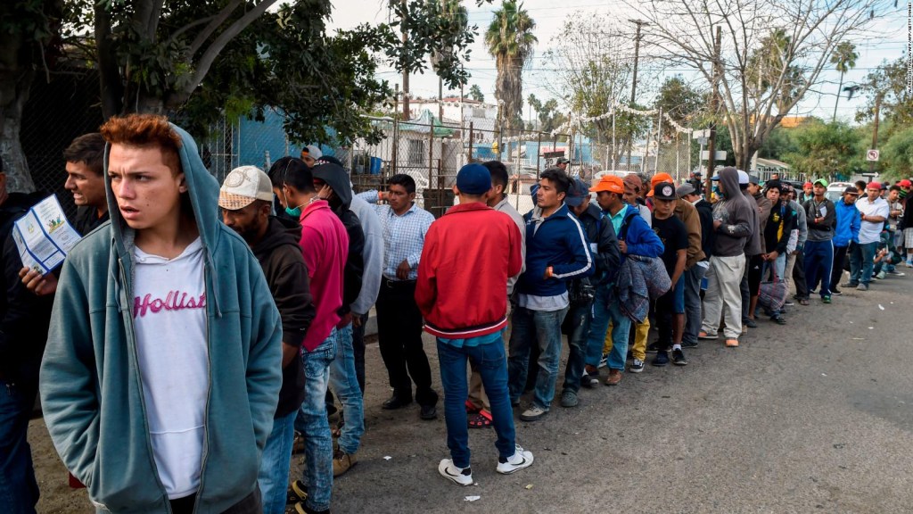 Mexicanos protestan en Tijuana contra los inmigrantes centroamericanos