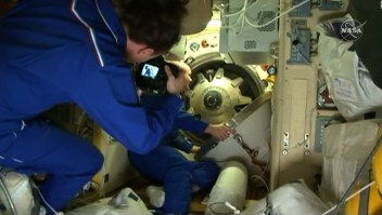 Nave rusa Soyuz llega a la Estación Espacial Internacional