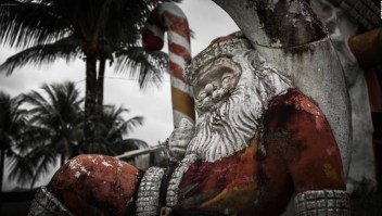 Navidad fantasmagórica: un parque abandonado con temática de Papá Noel