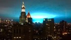 ¿Qué son esas luces azules en el cielo de Nueva York?