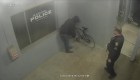 Hombre intentó robar una bicicleta en una estación de policía