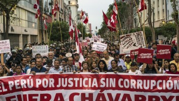 Marchan en Perú para exigir renuncia del fiscal general Pedro Chávarry