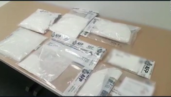 Personal de vuelo contrabandeó millones en heroína y metanfetaminas