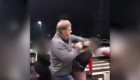 Hombre enfrenta cargos por golpear a una menor