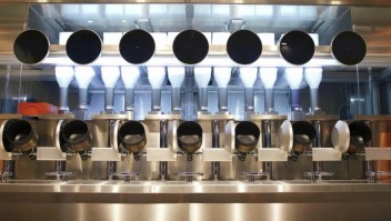 Adéntrate al primer restaurante robótico del mundo