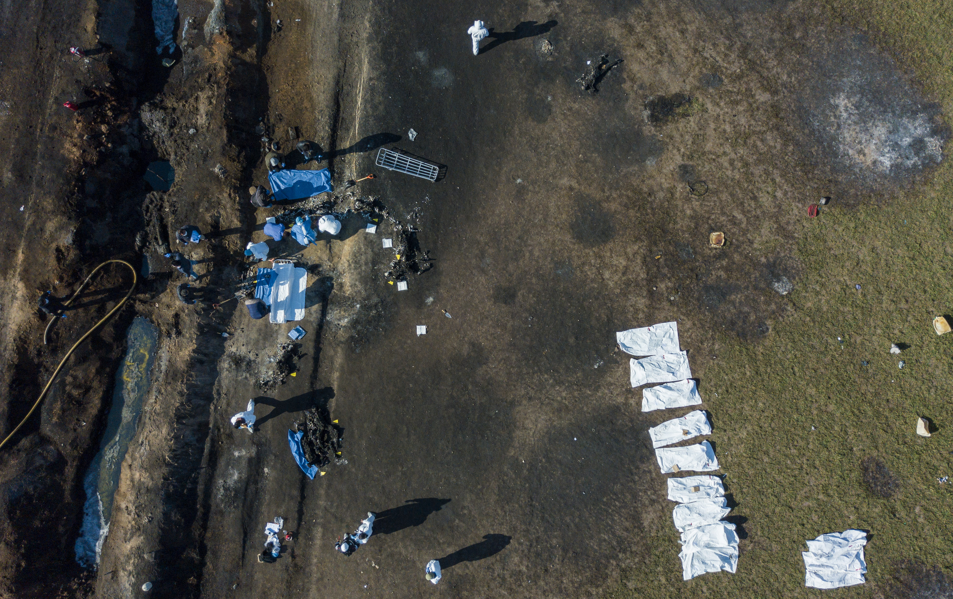 TOPSHOT - EDITORS NOTE: Graphic content / Aerial view of the scene where a massive blaze trigerred by a leaky pipeline took place the night before in Tlahuelilpan, Hidalgo state, Mexico on January 19, 2019. - An explosion and fire has killed at least 66 people who were collecting fuel gushing from a leaking pipeline in central Mexico, the Hidalgo state governor said on Saturday. (Photo by ALFREDO ESTRELLA / AFP) (Photo credit should read ALFREDO ESTRELLA/AFP/Getty Images)