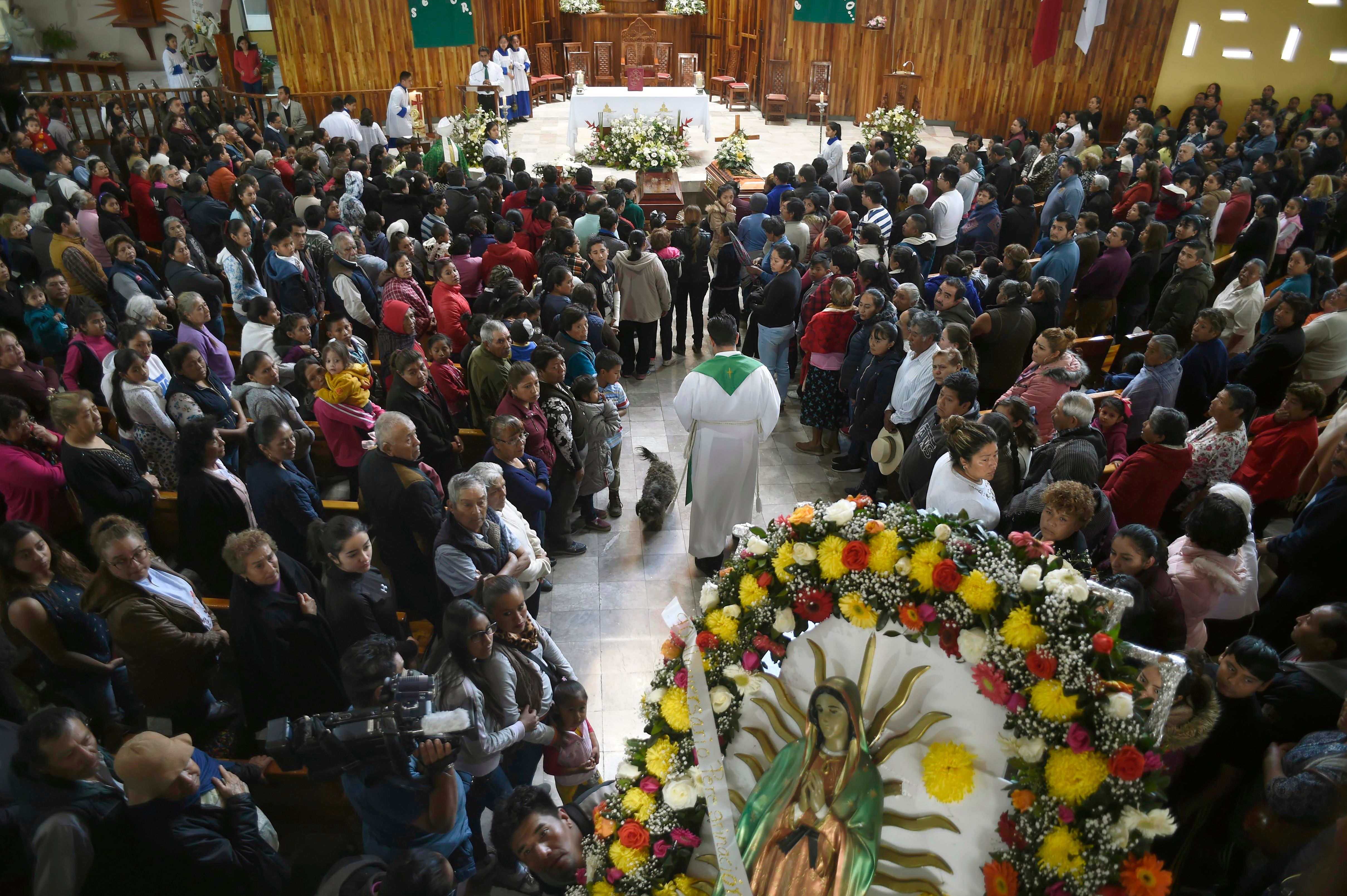 TOPSHOT - Relatives of three of the 73 people killed in a massive blaze triggered by a leaky pipeline in Tlahuelilpan, attend their funeral in Teltipan de Juarez community, in Hidalgo state, Mexico on January 20, 2019. - An explosion and fire in central Mexico killed at least 73 people after hundreds swarmed to the site of an illegal fuel-line tap to gather gasoline amid a government crackdown on fuel theft, officials said. (Photo by ALFREDO ESTRELLA / AFP) (Photo credit should read ALFREDO ESTRELLA/AFP/Getty Images)
