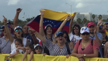 Venezolanos en Miami se manifiestan a favor de Guaidó