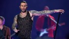 Adam Levine enfrenta burlas por su show en el Super Bowl