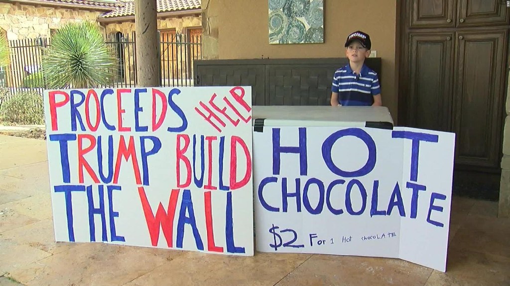 Niño recauda dinero para el muro en la frontera con México